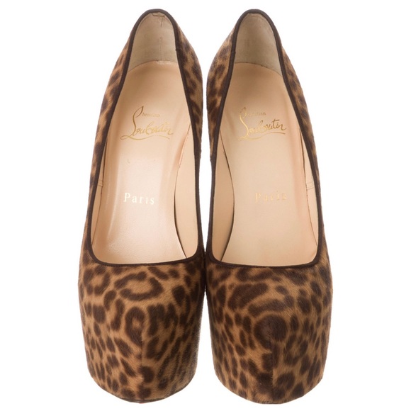 Christian Louboutin Alta Vicky Platform Pumps - Picture 3 of 5